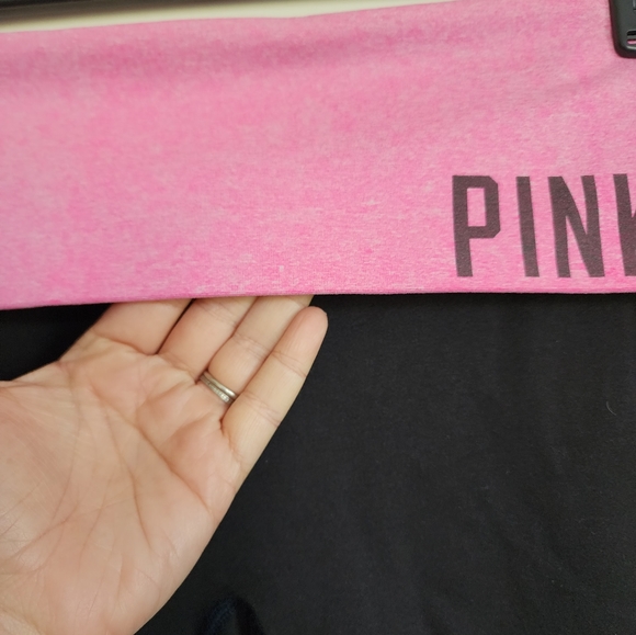 PINK yoga capris. Medium. Black and pink - Picture 4 of 6